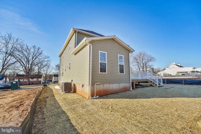 9208 4TH ST, Lanham, MD 20706
