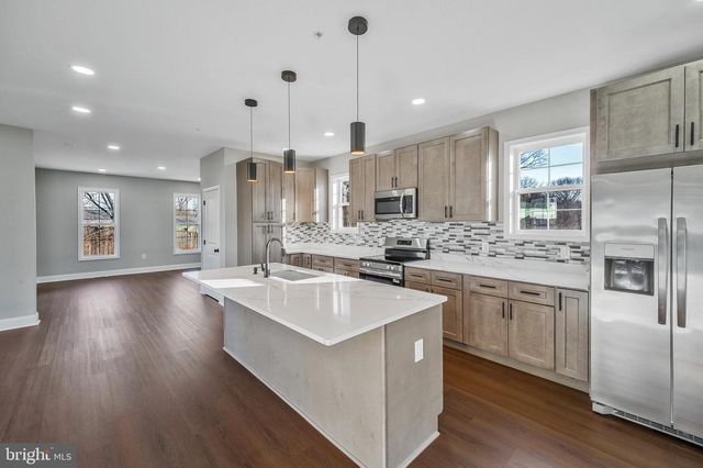 9208 4TH ST, Lanham, MD 20706