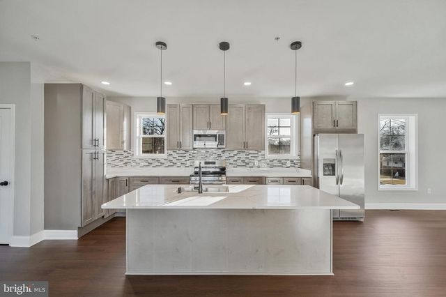 9208 4TH ST, Lanham, MD 20706