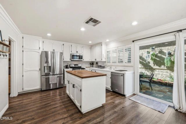 6871 Valley Circle Boulevard 2, West Hills, CA 91307