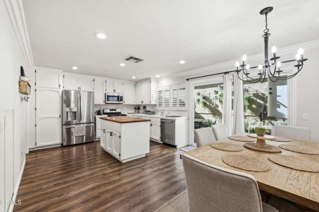 6871 Valley Circle Boulevard 2, West Hills, CA 91307