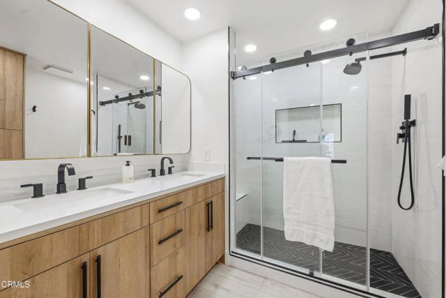 6871 Valley Circle Boulevard 2, West Hills, CA 91307