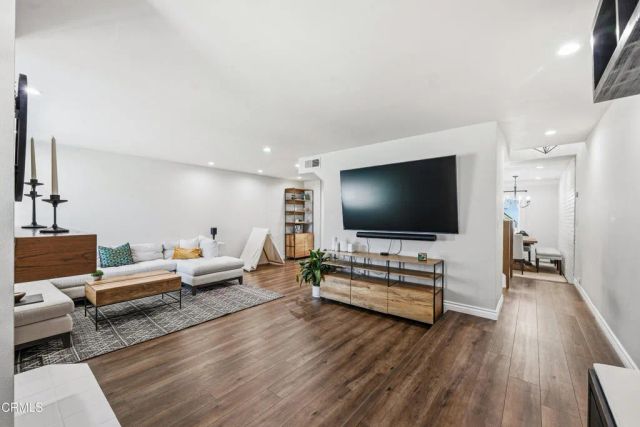 6871 Valley Circle Boulevard 2, West Hills, CA 91307