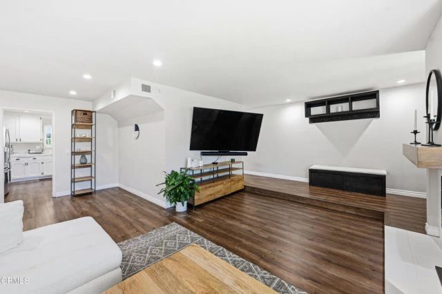 6871 Valley Circle Boulevard 2, West Hills, CA 91307