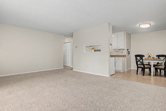 255 Westview Drive 111, West Saint Paul, MN 55118