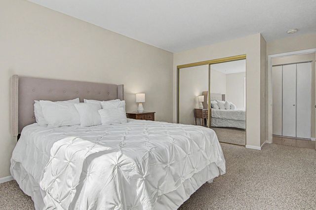 255 Westview Drive 111, West Saint Paul, MN 55118