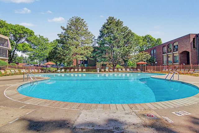 255 Westview Drive 111, West Saint Paul, MN 55118