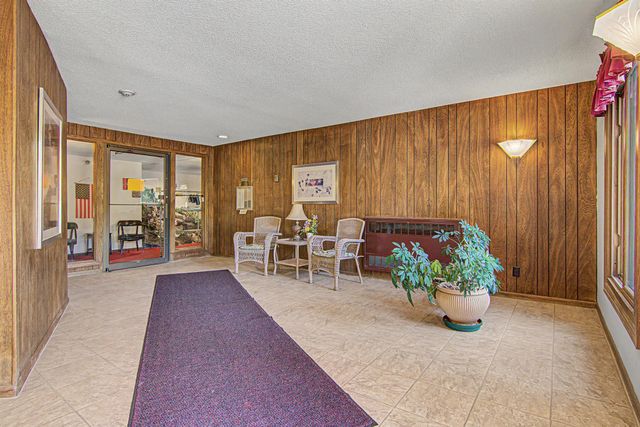 255 Westview Drive 111, West Saint Paul, MN 55118