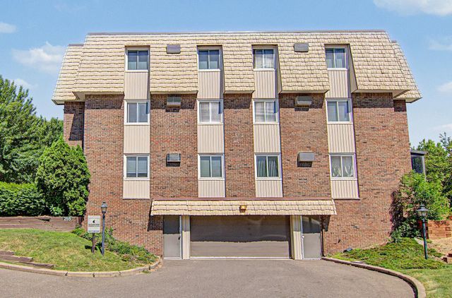 255 Westview Drive 111, West Saint Paul, MN 55118
