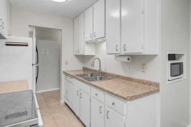 255 Westview Drive 111, West Saint Paul, MN 55118
