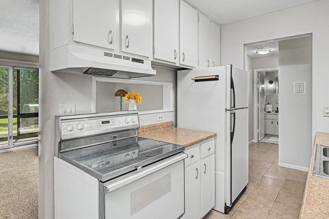255 Westview Drive 111, West Saint Paul, MN 55118