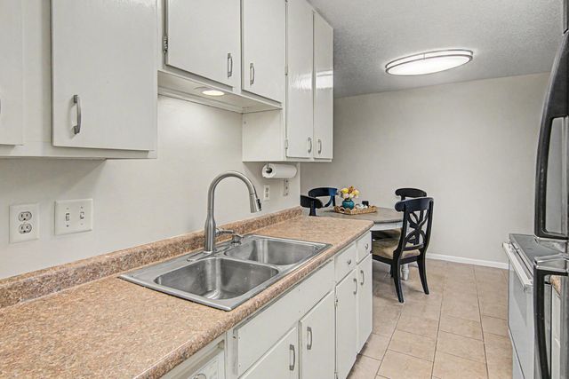 255 Westview Drive 111, West Saint Paul, MN 55118