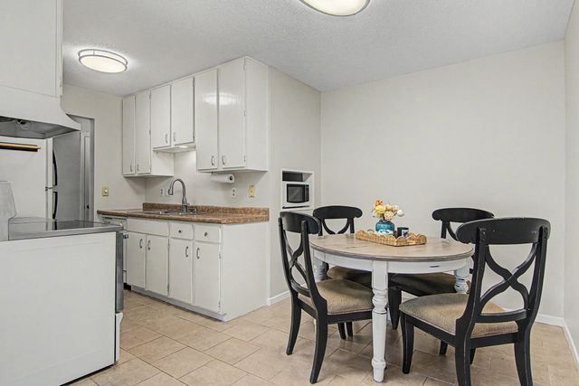 255 Westview Drive 111, West Saint Paul, MN 55118