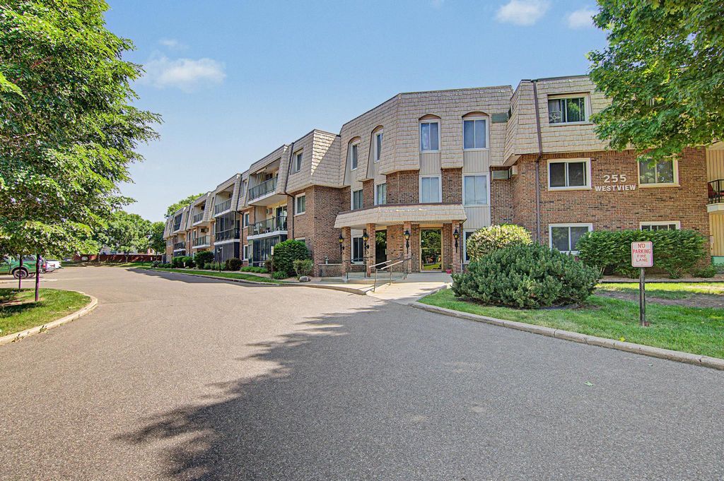 255 Westview Drive 111, West Saint Paul, MN 55118