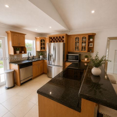 7821 NW 194th St 7821, Hialeah, FL 33015