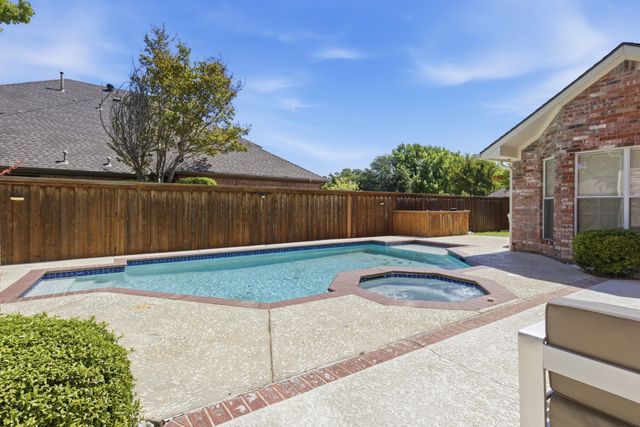 2904 Chalfont Lane, Plano, TX 75023