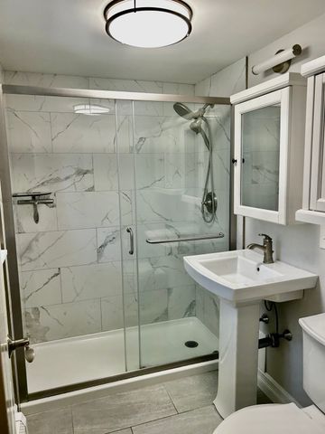 B2 Colonial Dr 4, Andover, MA 01810