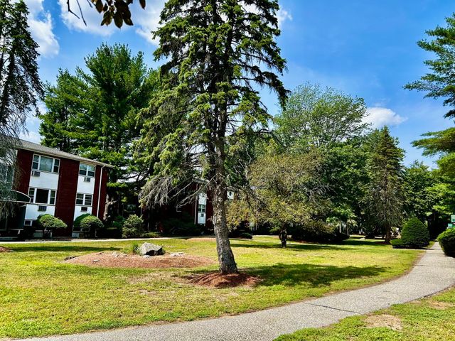 B2 Colonial Dr 4, Andover, MA 01810