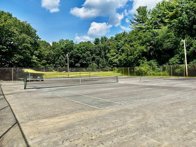 B2 Colonial Dr 4, Andover, MA 01810