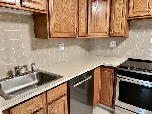 B2 Colonial Dr 4, Andover, MA 01810