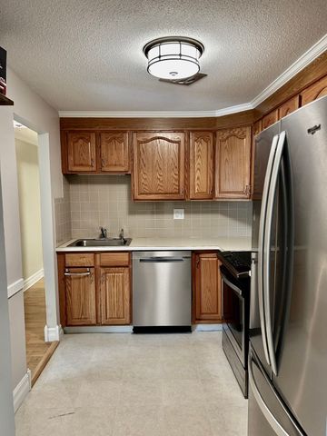 B2 Colonial Dr 4, Andover, MA 01810