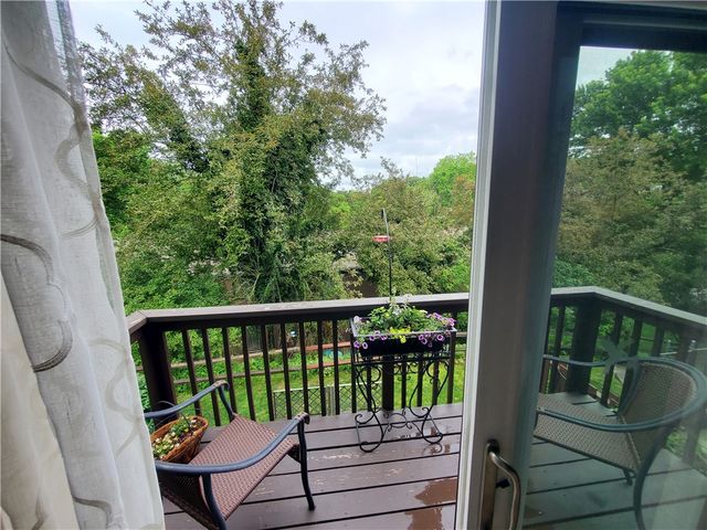 23 Hiland Valley Dr, Ross Twp, PA 15229