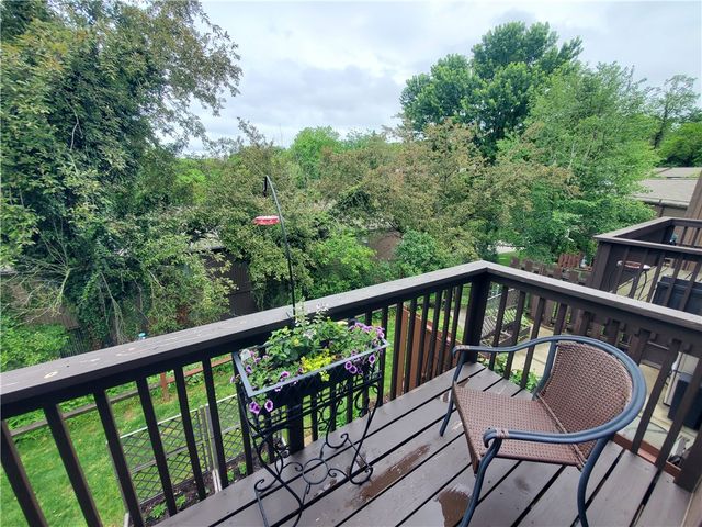 23 Hiland Valley Dr, Ross Twp, PA 15229