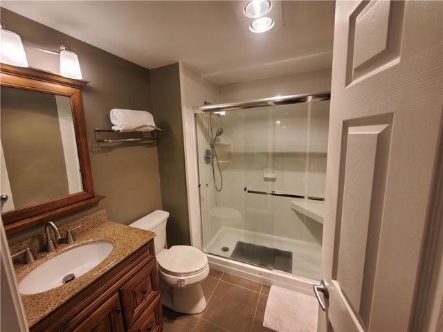 23 Hiland Valley Dr, Ross Twp, PA 15229