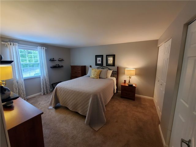 23 Hiland Valley Dr, Ross Twp, PA 15229