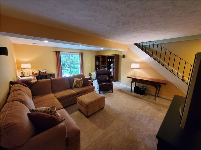 23 Hiland Valley Dr, Ross Twp, PA 15229