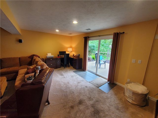 23 Hiland Valley Dr, Ross Twp, PA 15229