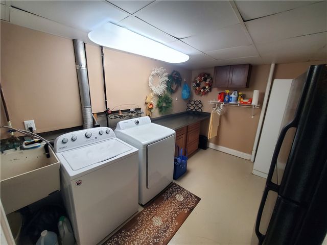 23 Hiland Valley Dr, Ross Twp, PA 15229