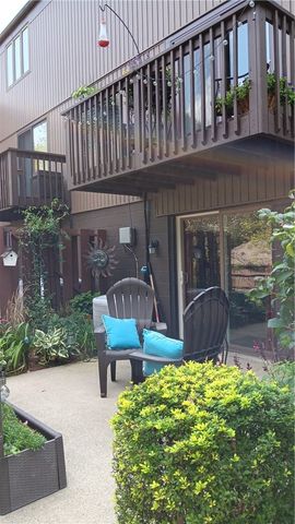 23 Hiland Valley Dr, Ross Twp, PA 15229