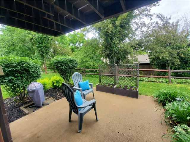 23 Hiland Valley Dr, Ross Twp, PA 15229