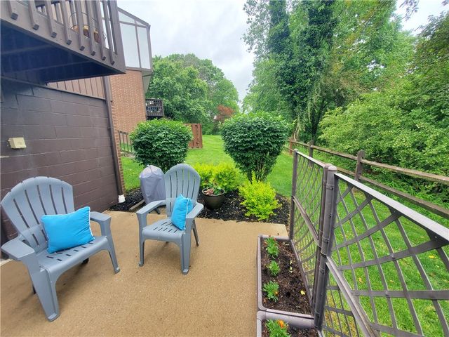 23 Hiland Valley Dr, Ross Twp, PA 15229