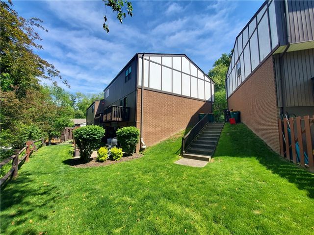 23 Hiland Valley Dr, Ross Twp, PA 15229