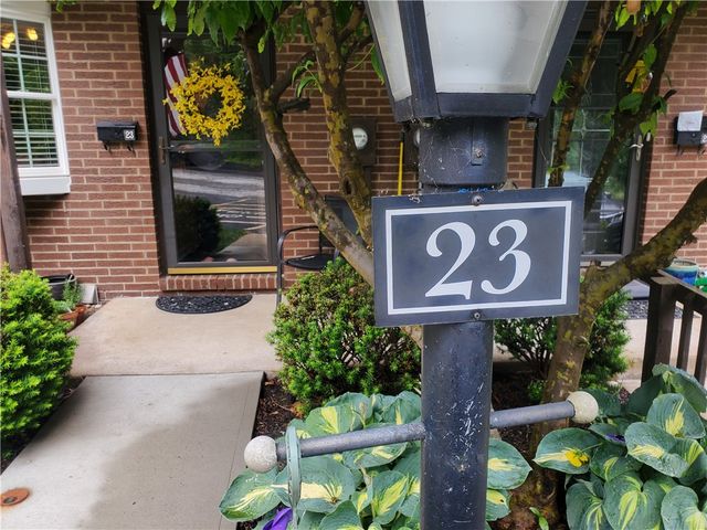 23 Hiland Valley Dr, Ross Twp, PA 15229
