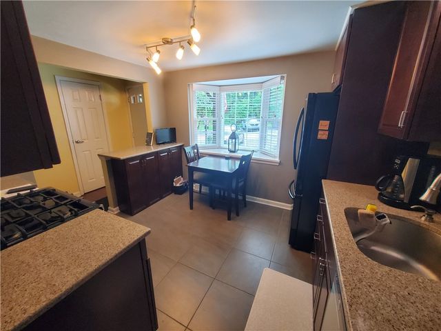 23 Hiland Valley Dr, Ross Twp, PA 15229