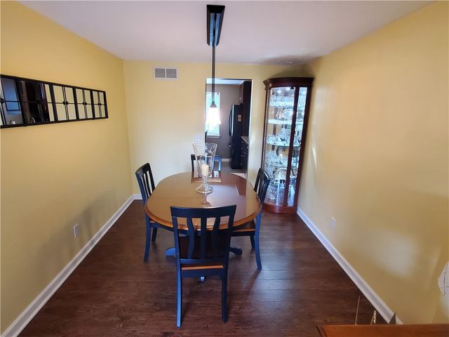 23 Hiland Valley Dr, Ross Twp, PA 15229