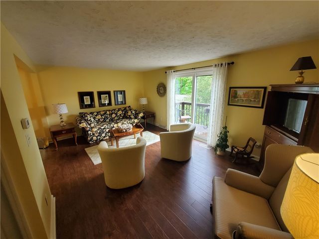 23 Hiland Valley Dr, Ross Twp, PA 15229