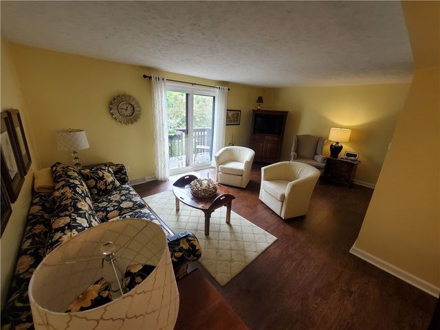 23 Hiland Valley Dr, Ross Twp, PA 15229