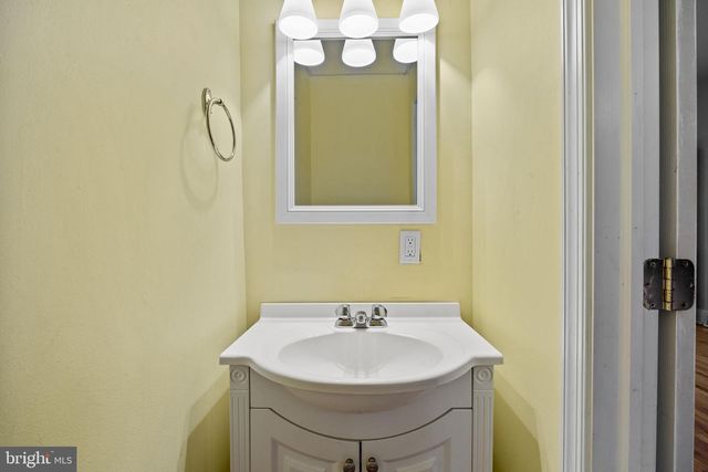 2438 CARPENTER ST, Philadelphia, PA 19146