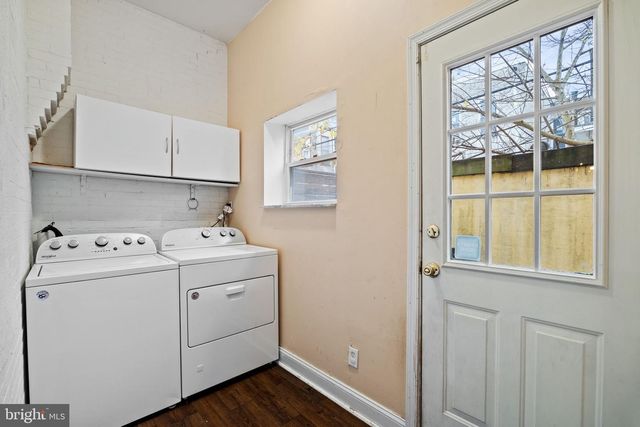 2438 CARPENTER ST, Philadelphia, PA 19146