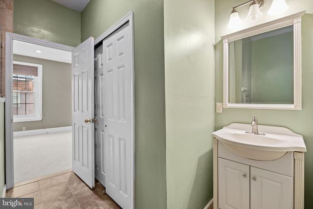 2438 CARPENTER ST, Philadelphia, PA 19146