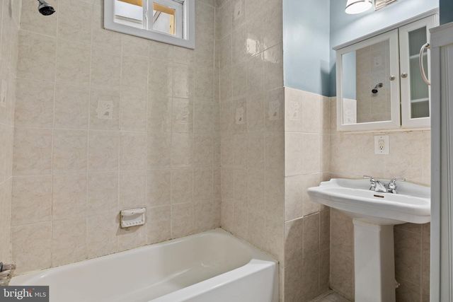 2438 CARPENTER ST, Philadelphia, PA 19146