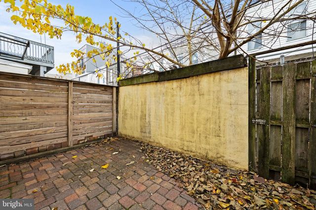 2438 CARPENTER ST, Philadelphia, PA 19146