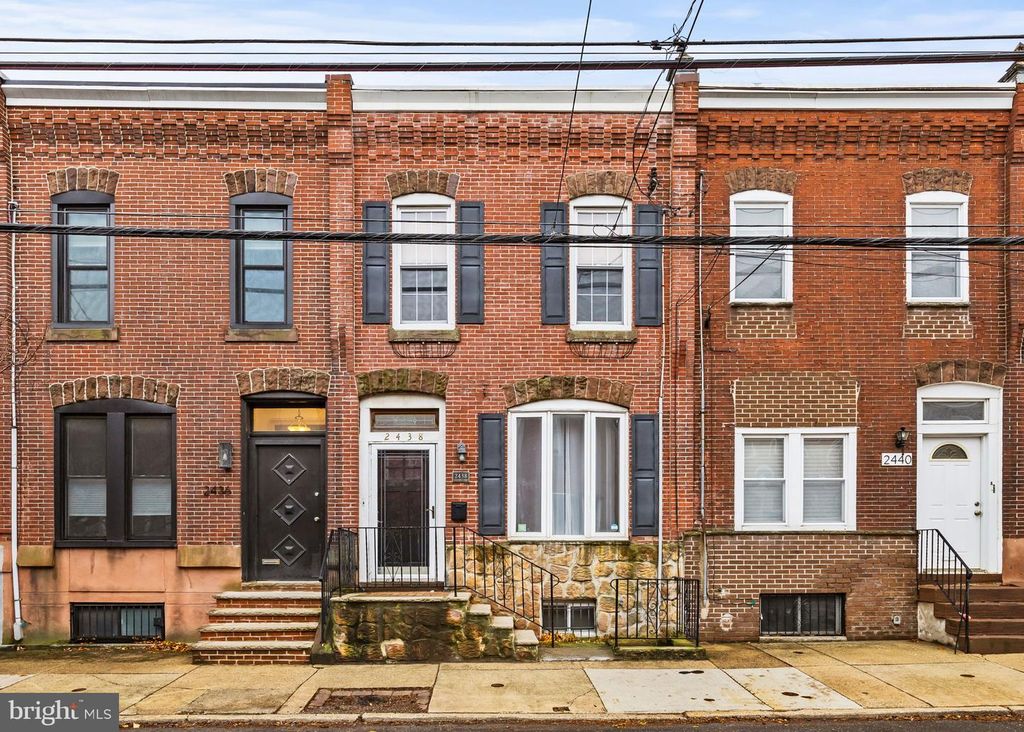 2438 CARPENTER ST, Philadelphia, PA 19146