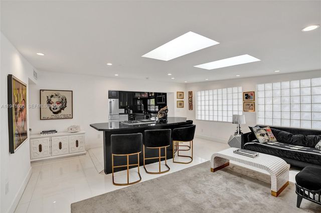 19130 NE 21st Ave, North Miami Beach, FL 33179