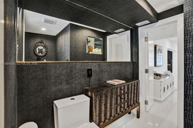 19130 NE 21st Ave, North Miami Beach, FL 33179