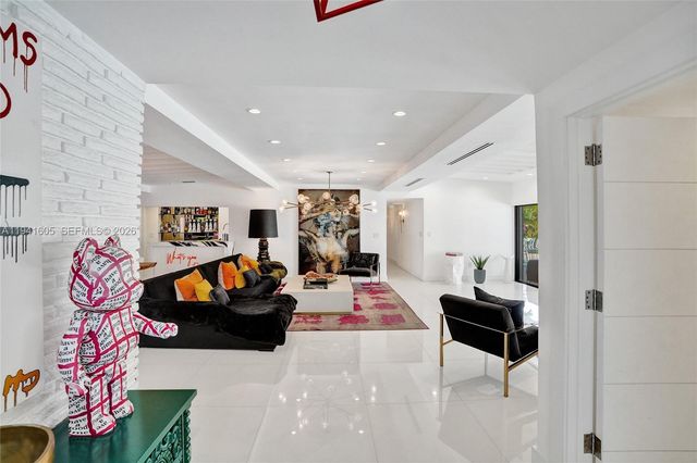 19130 NE 21st Ave, North Miami Beach, FL 33179